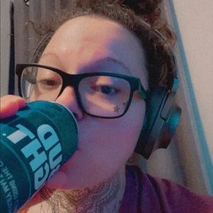 Meet your Posher, Caitlin